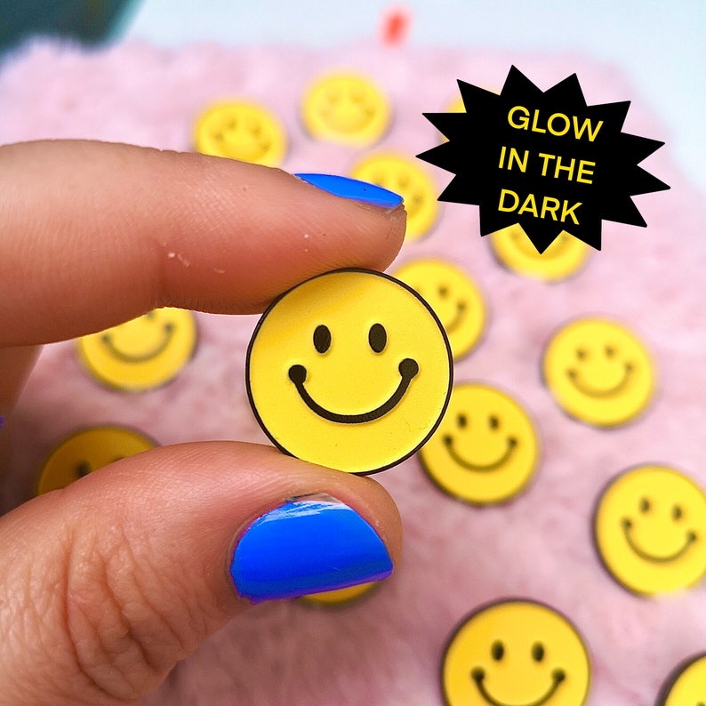Smiley Face Soft Enamel Pin Glow in the Dark Enamel Pin Etsy España