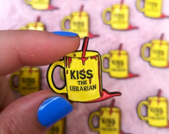 Enamel Pin Kiss the Librarian - Pin Buffy Summers - Pin Spike - Gift for a Friend