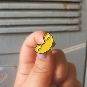 Pin&#39;s en émail COQUILLETTES - Epingle Pâtes - Pin&#39;s Amoureux de la cuisine - Cadeau
