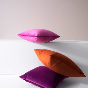 3er Set moderne fuchsia und orange Samtkissen Bild 3