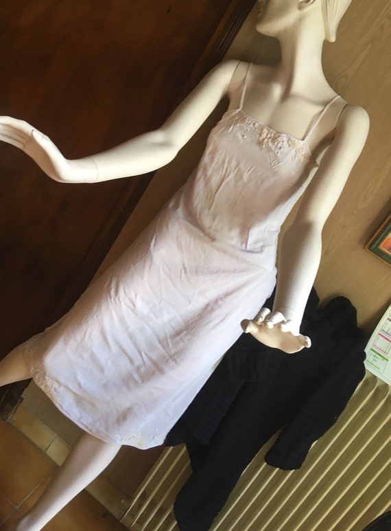 Jumpsuit, dress background, 1930s, in mauve batist