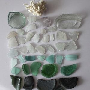 Set 40 Green&White Glass,Sea Glass,Frosted Bottom Sea Glass,Bottle Bottom,Genuine Sea Glass,Craft Supplies,Old Sea Glass,shard bottleneck,G5