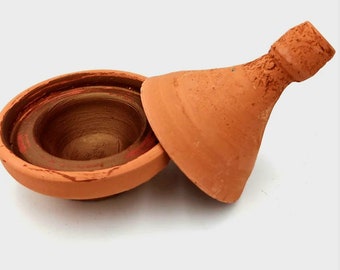 Aker el fassi. Traditional Berber lipstick in a ceramic tagine.