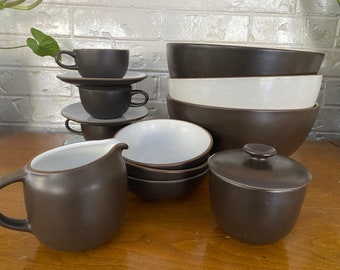 kuro Heath Ceramicsビンテージ #2 Vintage Heath Ceramics Brown + White Coupe Shape Dinnerware Large
