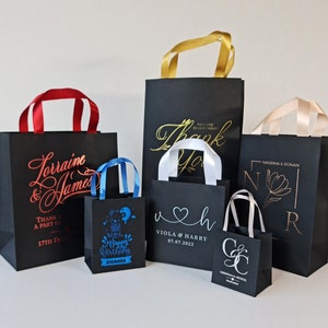 Sacchetti di benvenuto per matrimonio in colore nero, completamente personalizzabili, con manici in raso. Sacchetti regalo. Sacchetti per hotel per gli ospiti. Sacchetti di carta. Sacchetti per bomboniere.