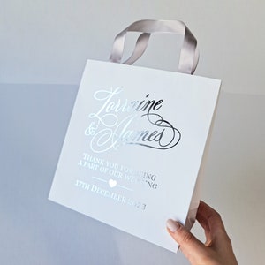 Buste di benvenuto per matrimonio stampate in lamina d'argento. Buste per hotel per gli ospiti. Sacchetti di carta. Sacchetti per bomboniere. Sacchetti regalo per bomboniere. Disponibili in lamina d'oro e oro rosa.
