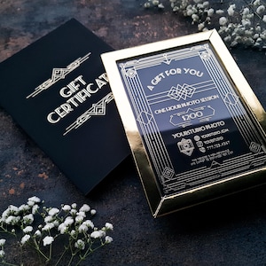 Luxusgutschein in der Box. Edler schwarzer oder einfarbiger weißer Karton. Voll anpassbar. Gold, Silber, Rosegold und andere Folie.