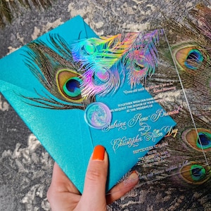 Hochzeitseinladungen aus Acryl mit Pfauenfedern, irisierender Foliendruck, Wachssiegel. Für quinceanera, sweet 16, Bridal Shower, Geburtstag
