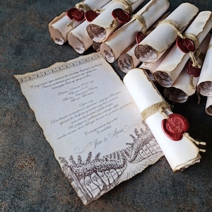 Invitación de boda antigua en pergamino con bordes quemados y sello de lacre. Invitación de papiro de estilo antiguo. Invitaciones de papel antiguas. Diseño totalmente personalizado.