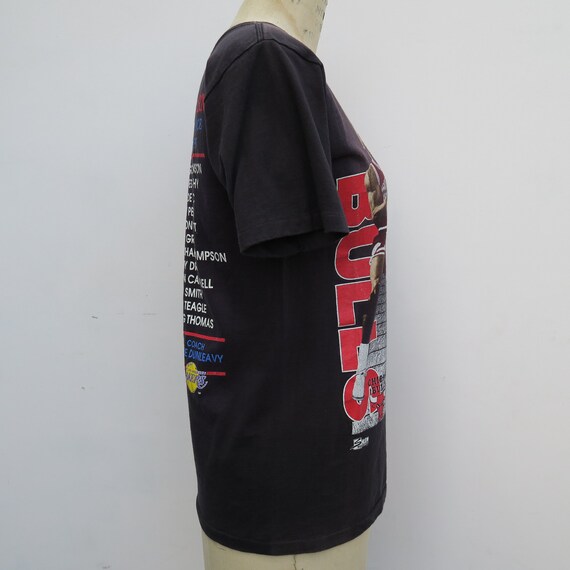 0821 - 90 90 90 - la finale de la NBA - Los Angeles Lakers VS les Chicago Bulls - T shirt 7a1e4f 0821 - 90 90 90 - la finale de la NBA - Los Angeles Lakers VS les Chicago Bulls - T shirt 7a1e4f