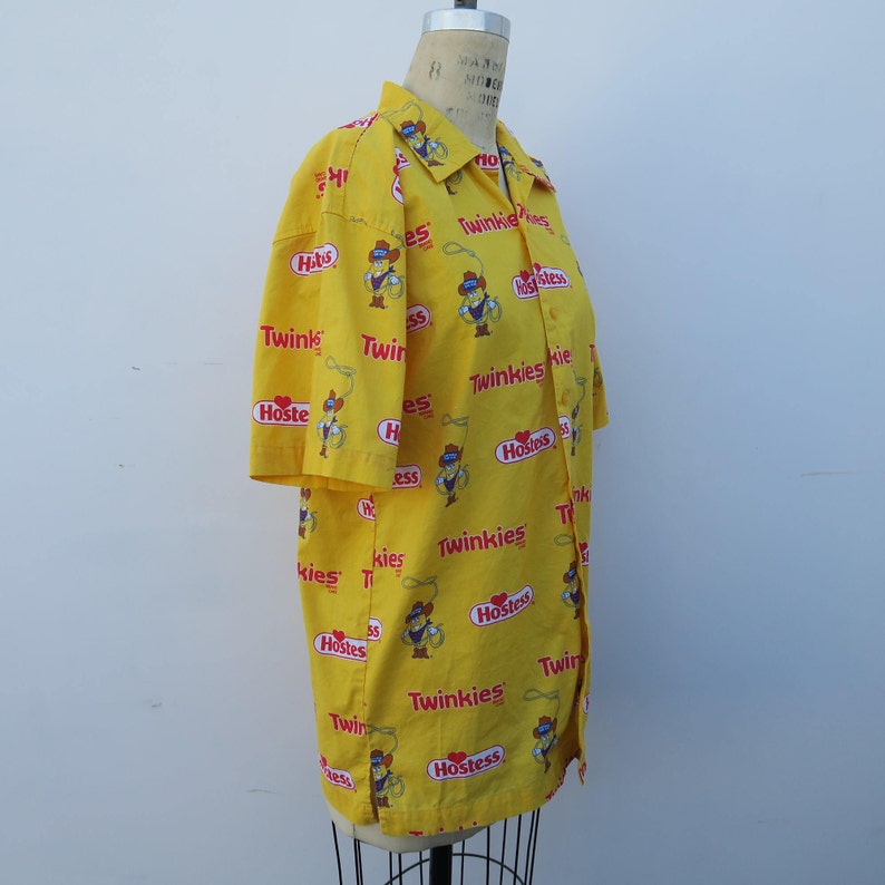 Hostess Twinkie Button Up 0724