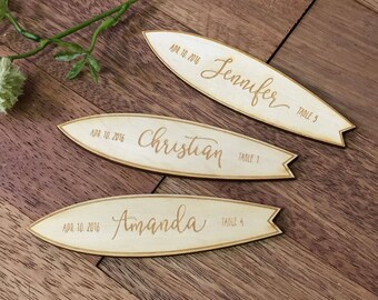 10+ Platzkarten, Namensschilder, Tischkarten im Surfbrett Design, graviert auf Holz