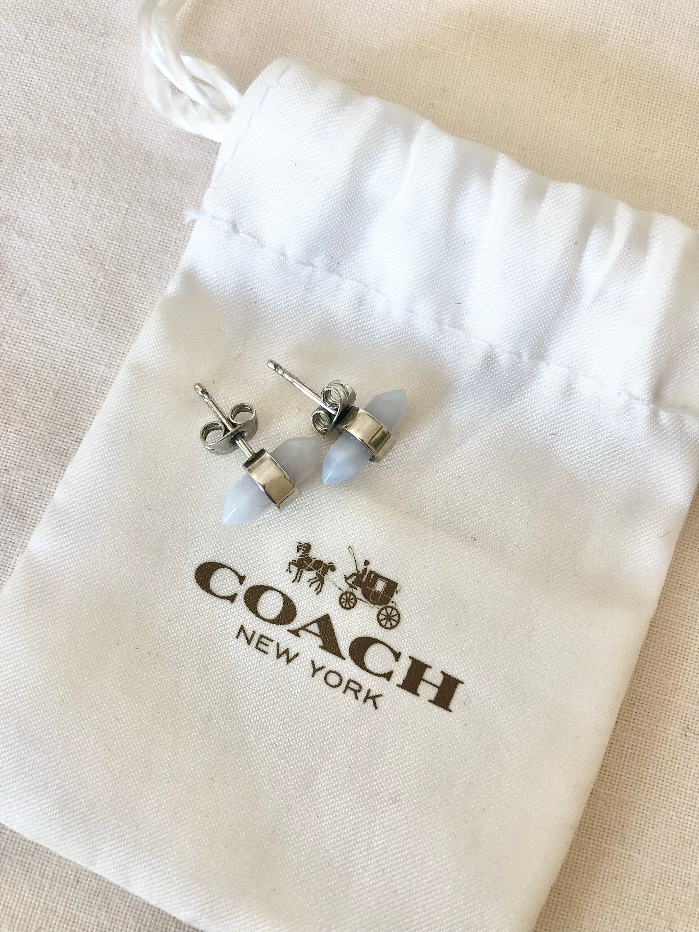 ★ COACH ★ 90715 Demi-Fine Horse And Carriage Stud Earrings ❤︎ COACH ❤︎ 90715 Demi-Fine Horse And Carriage Stud Earring