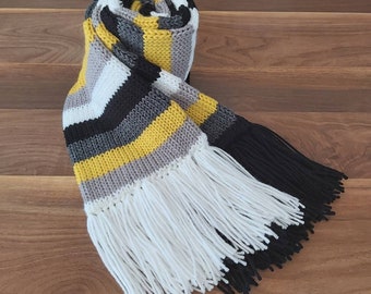 La Nomade acrylic knit scarf for adults