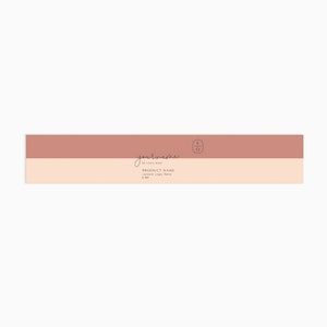 K&ouml;nnte beinhalten: Ein rosa- und pfirsichfarbenes Produktetikett mit dem Text "your name" und "PRODUCT NAME" in Schwarz. Das Etikett enth&auml;lt auch den Text "custom copy here" und "8 oz".