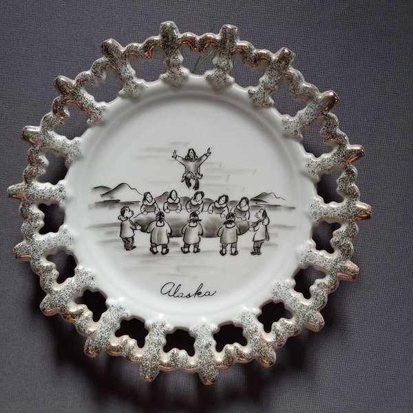 Vintage Alaska Eskimo 8" Porcelain Souvenir Collector's Numbered plate 7X226