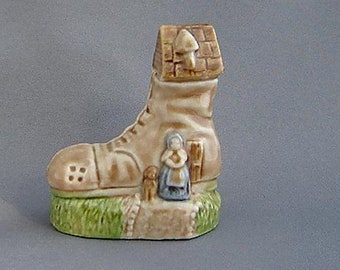 Wade Old Woman Who Lived in a Shoe - Nursery Favourite