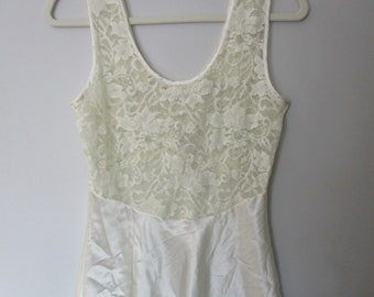 Vintage Y2K Victoria's Secret White Lace Bodice Low Back Chemise Nightgown Slip Dress Size Small