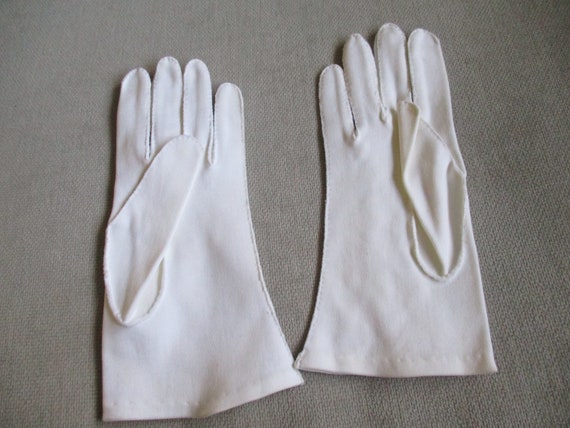 Vintage White Beaded Wrist Gloves  | Short White … - image 10