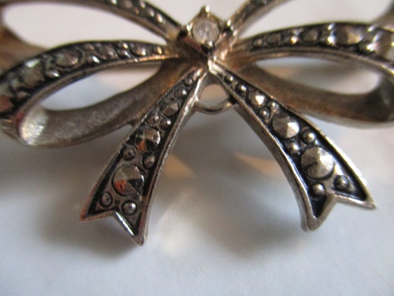 Vintage Antiqued Silver Diamond Bow Brooch | Avon… - image 4