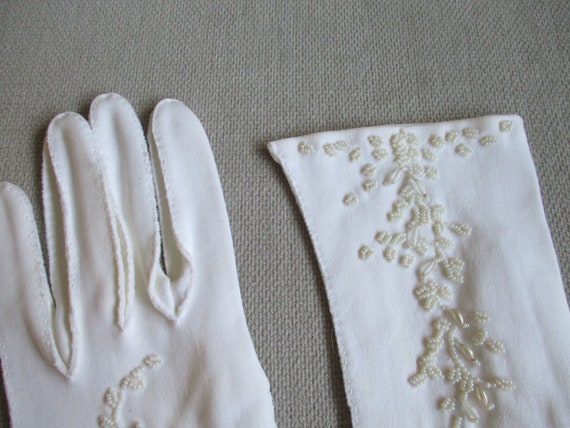 Vintage White Beaded Wrist Gloves  | Short White … - image 5