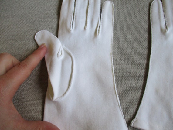 Vintage White Beaded Wrist Gloves  | Short White … - image 8