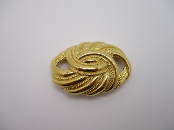 Vintage Trifari Polished Goldtone Rope Swirl Knot… - image 1