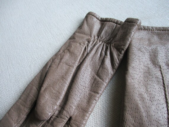 Vintage Fownes Grayish Leather Driving Gloves | S… - image 7