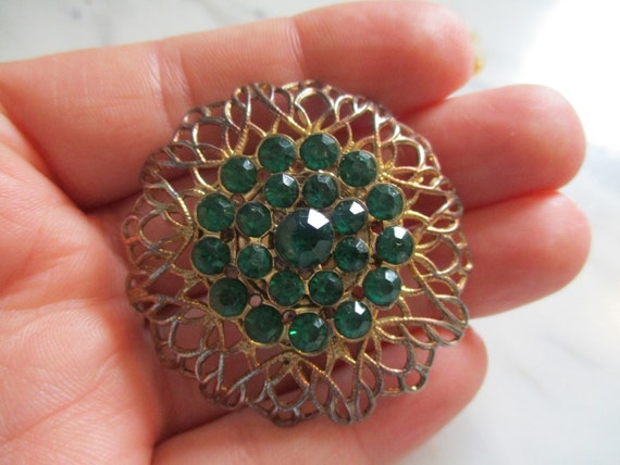 Vintage Gold Filigree Emerald Brooch | Round Gold… - image 4