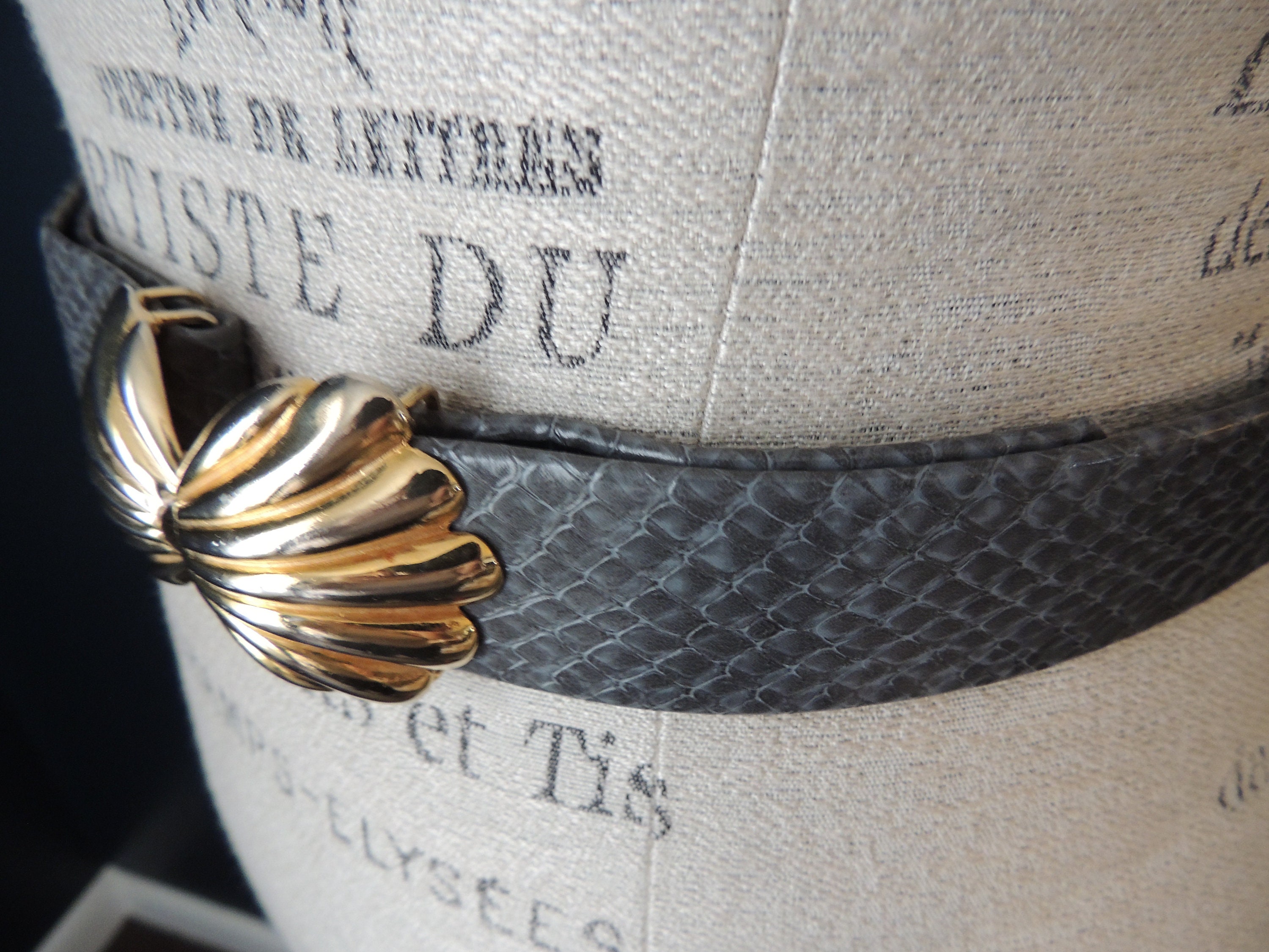 Vintage Gay Boyar Seashell Gold Tone Belt Buckle Vintage Gay Boyer Goldtone Seashell Buckle Grey Leather Belt  main image 2