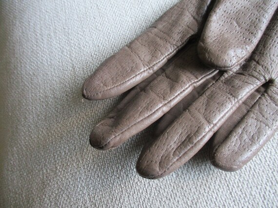 Vintage Fownes Grayish Leather Driving Gloves | S… - image 6