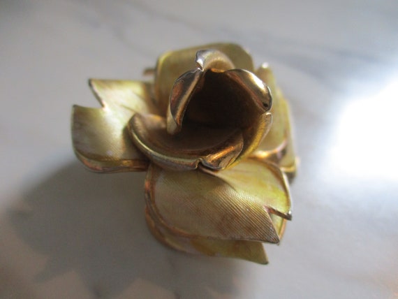 Vintage Coro Yellow Gold Rose Brooch | Large Peta… - image 3