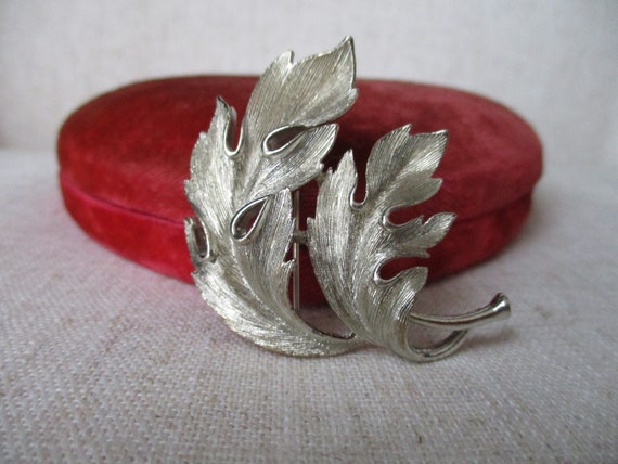 Vintage Lisner Large Silver Leaf Brooch, Textured… - image 1