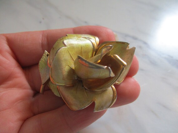 Vintage Coro Yellow Gold Rose Brooch | Large Peta… - image 2