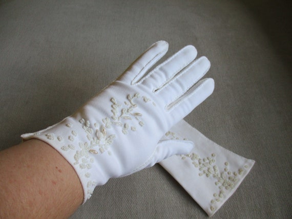 Vintage White Beaded Wrist Gloves  | Short White … - image 2