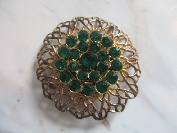 Vintage Gold Filigree Emerald Brooch | Round Gold… - image 1