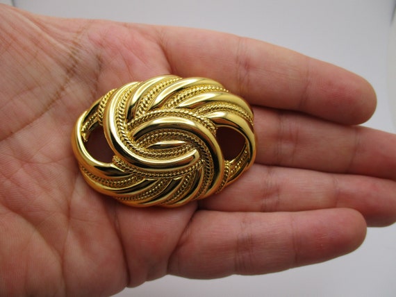 Vintage Trifari Polished Goldtone Rope Swirl Knot… - image 2