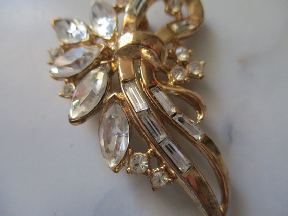 Alfred Philippe Trifari Goldtone Rhinestone Brooc… - image 4