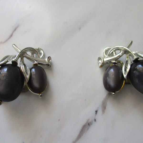 Vintage Lisner Lucite Fruit Earrings | Dark Gray Grape Earrings | Vintage Lisner Silver Clip On Earrings