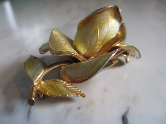 Vintage Coro Yellow Gold Rose Brooch | Large Peta… - image 6