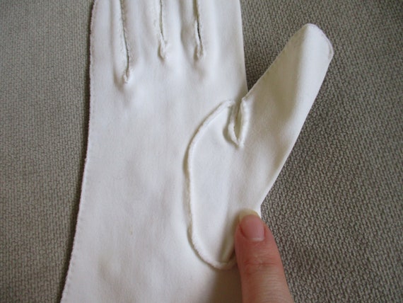 Vintage White Beaded Wrist Gloves  | Short White … - image 9