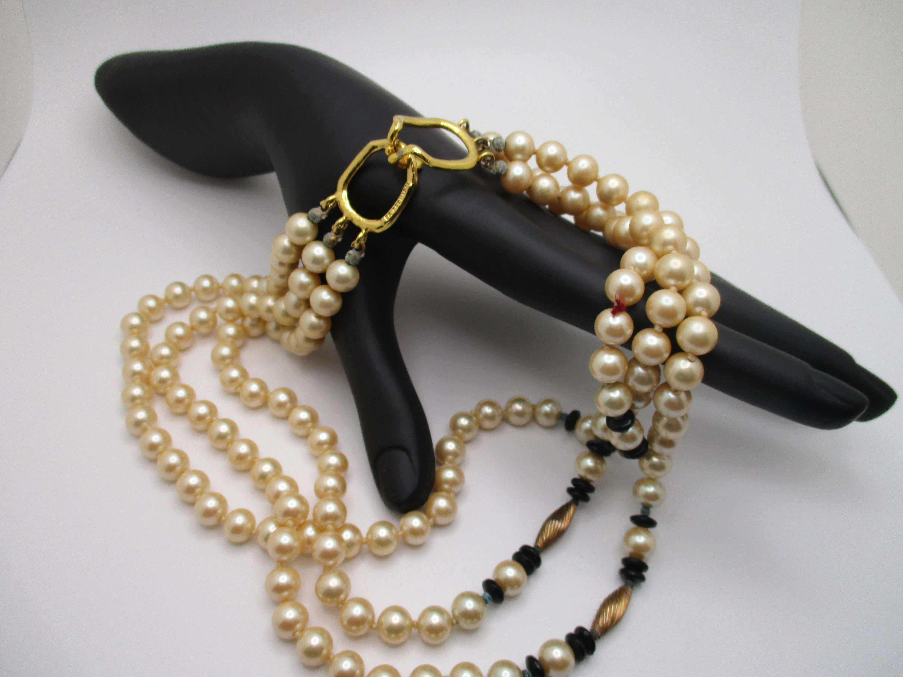 Les bernard shop inc pearls