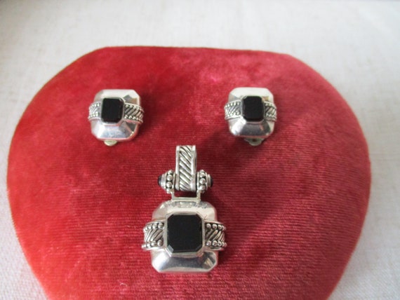 Vintage Sterling Silver and Black Onyx Square Dom… - image 2