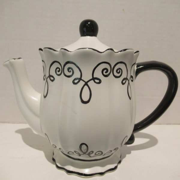 HTF Bon Bonniere Teapot 4 Cup in Coconut Crème w Black Scrolls Chaleur, Charming Chaleur Bon Bonniere Teapot black white