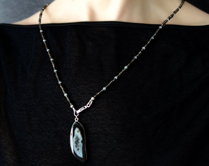 Smoky quartz necklace with agate pendant, Smoky quartz Delicate Beaded Necklace, brown necklcae, smokey quartz necklace