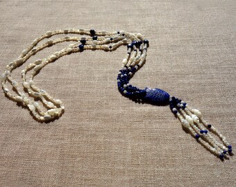 Lapis lazuli and mother-of-pearl sautoir, long necklace 70 cm, carved fish pendant 3 x 1.5 cm, blue and milky, stone sources, one-of-a-kind