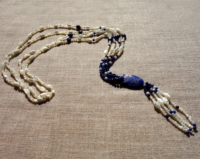 Lapis lazuli and mother-of-pearl sautoir, long necklace 70 cm, carved fish pendant 3 x 1.5 cm, blue and milky, stone sources, one-of-a-kind