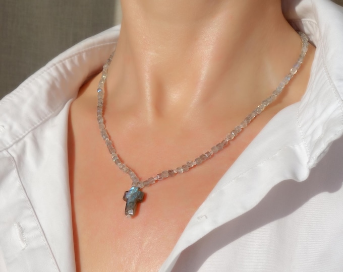 Labradorite necklace with labradorite pendant, Labradorite Delicate Beaded Necklace, Minimalist necklace, Rainbow labradorite cross necklace