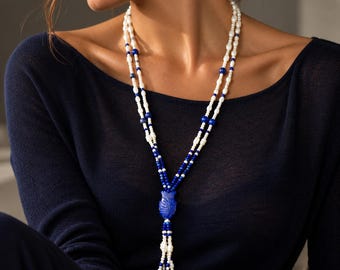 Lapis lazuli and mother-of-pearl sautoir, long necklace 70 cm, carved fish pendant 3 x 1.5 cm, blue and milky, stone sources, one-of-a-kind