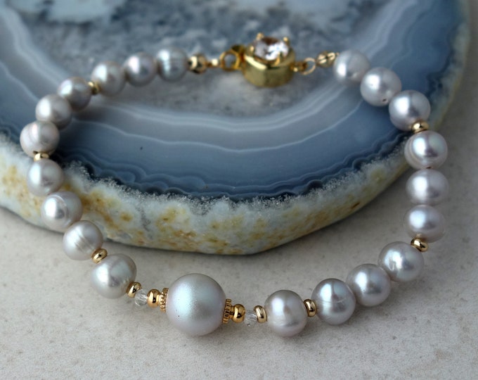 Elegant Pearl Bracelet with Stunning Clasp - Handcrafted Jewelry, Pearl Jewelry gift, gray pearl bracelet, real pearl bracelet